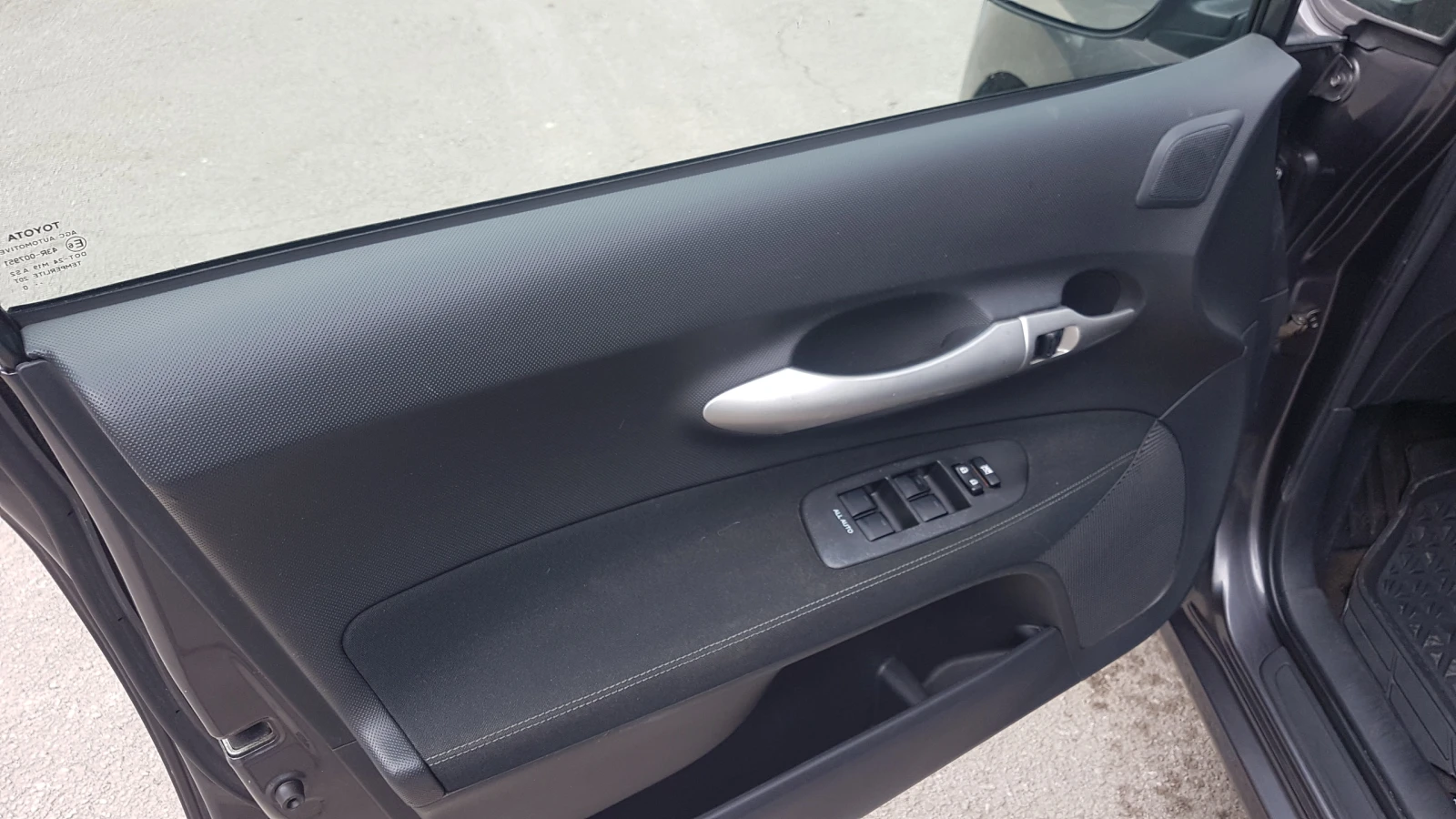 Toyota Auris 1.8I FACELIFT-KEYLESS-KAMERA, снимка 14 - Автомобили и джипове - 54447252
