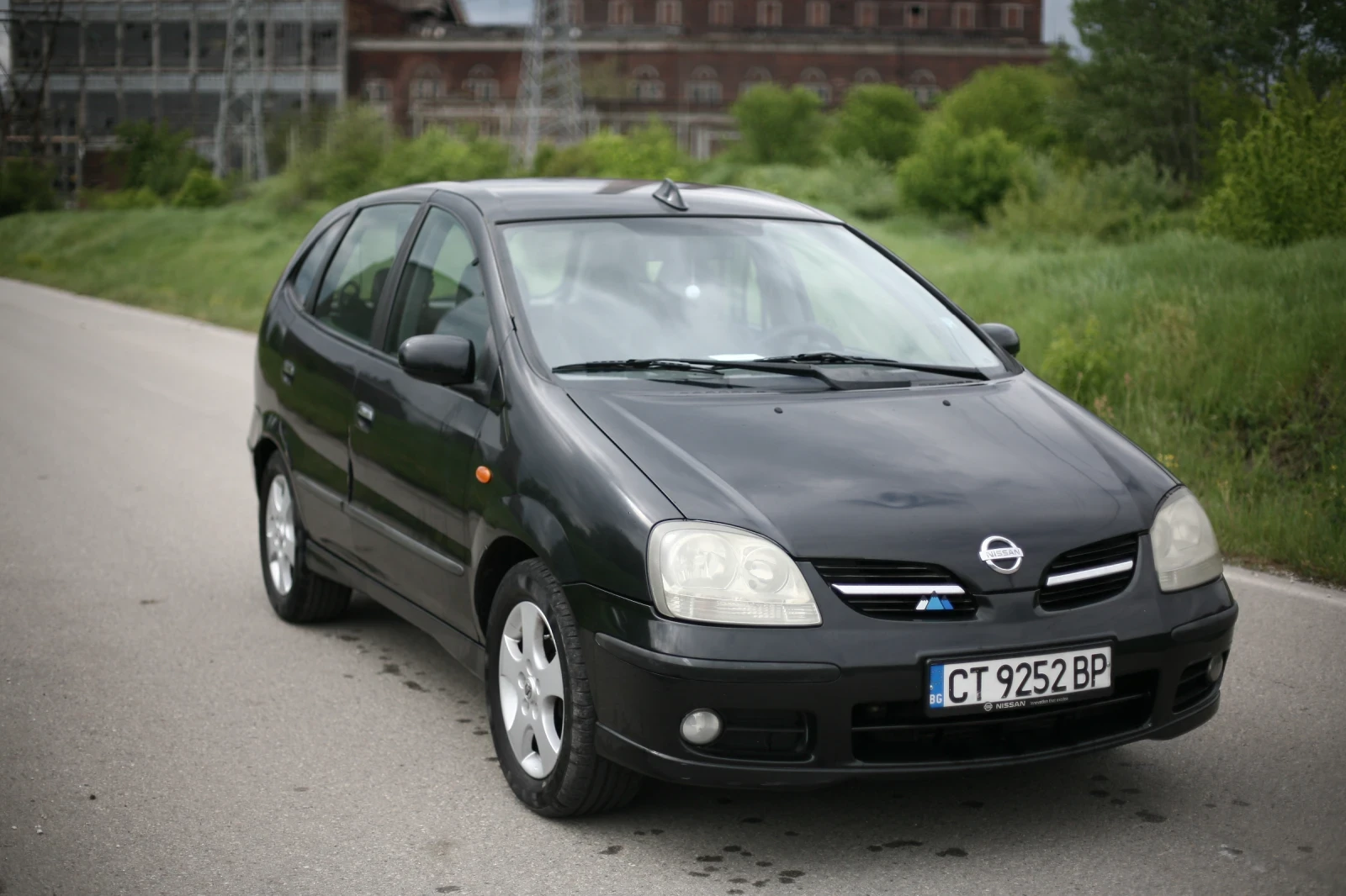 Nissan Almera tino, снимка 2 - Автомобили и джипове - 54449435