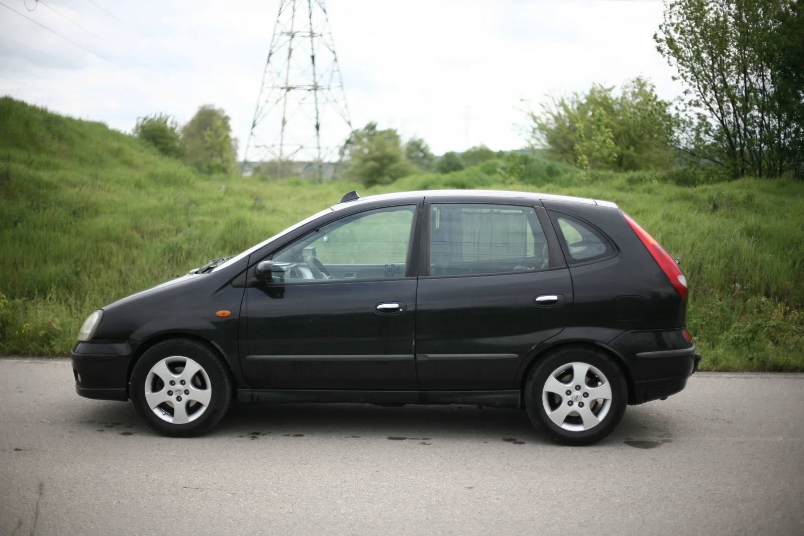 Nissan Almera tino, снимка 4 - Автомобили и джипове - 54449435