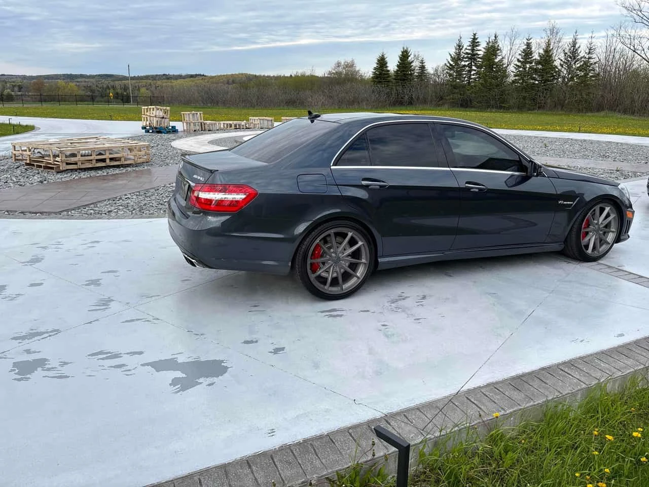 Mercedes-Benz E 63 AMG | ОТЛИЧНО СЪСТОЯНИЕ| КАРБОНОВИ ДЕТАЙЛИ| CARFAX, снимка 8 - Автомобили и джипове - 54633368