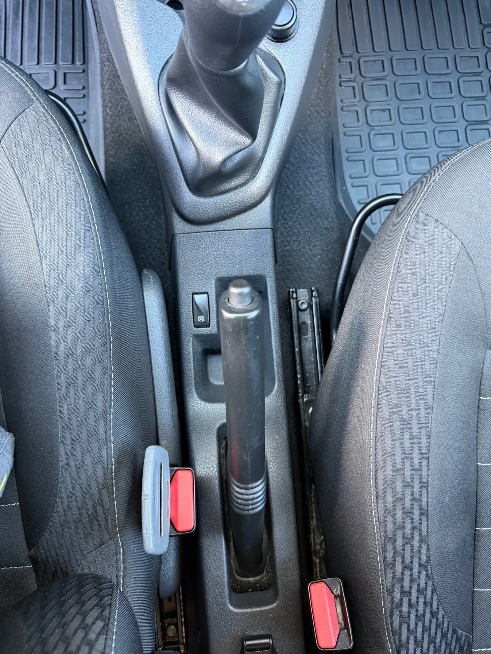 Dacia Logan MCV DCI , снимка 10 - Автомобили и джипове - 55076330