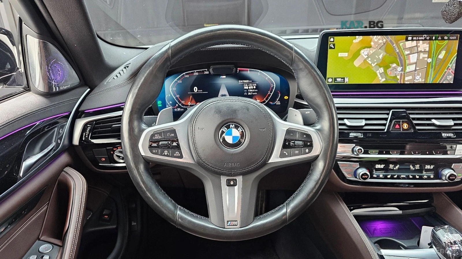 BMW 530 * M PACK* 360* Ambient Light* Head-up* PANO* ПОДГР, снимка 12 - Автомобили и джипове - 55063297