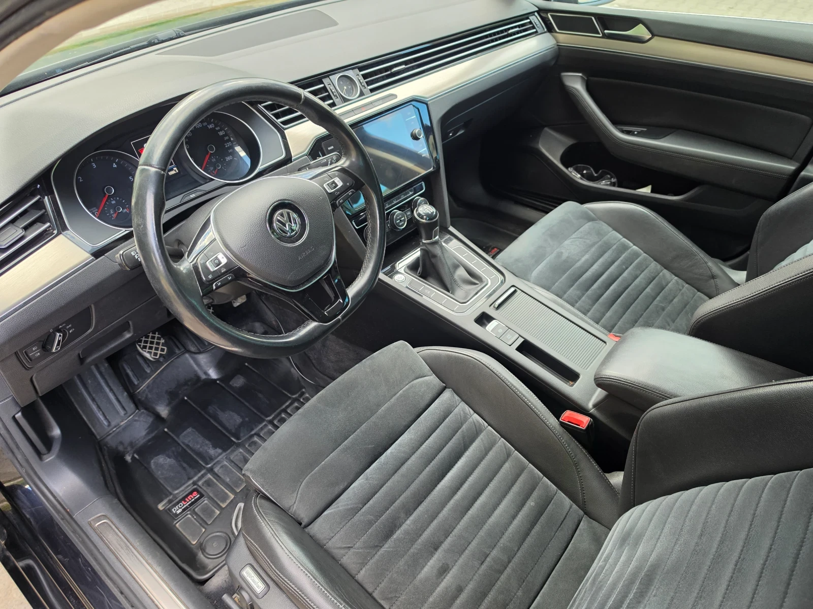 VW Passat 2.0 TDI 150KS HIGHLINE FULL LED NAVI, снимка 8 - Автомобили и джипове - 55165458