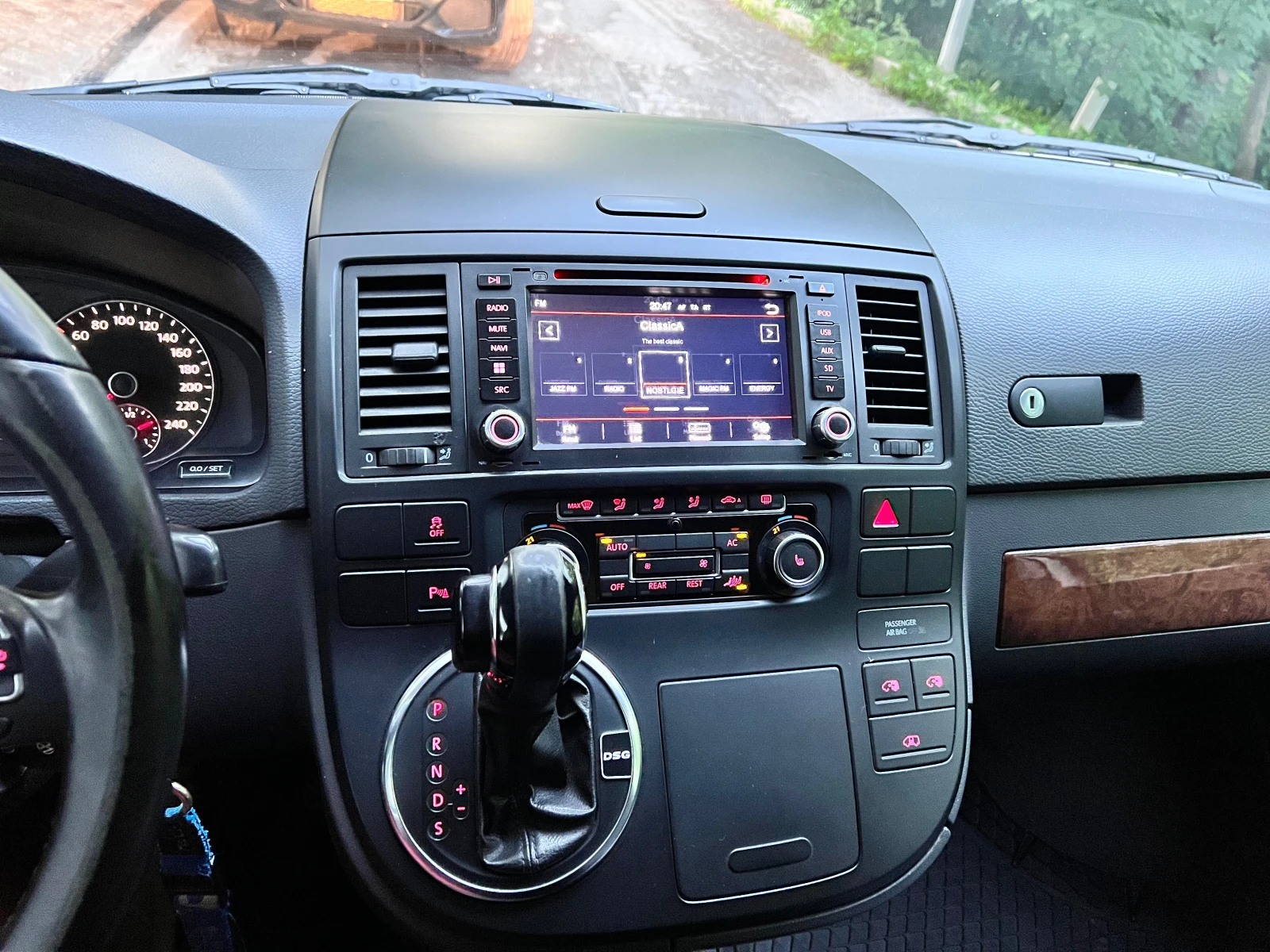 VW Multivan HIGHLINE, снимка 6 - Автомобили и джипове - 55193602