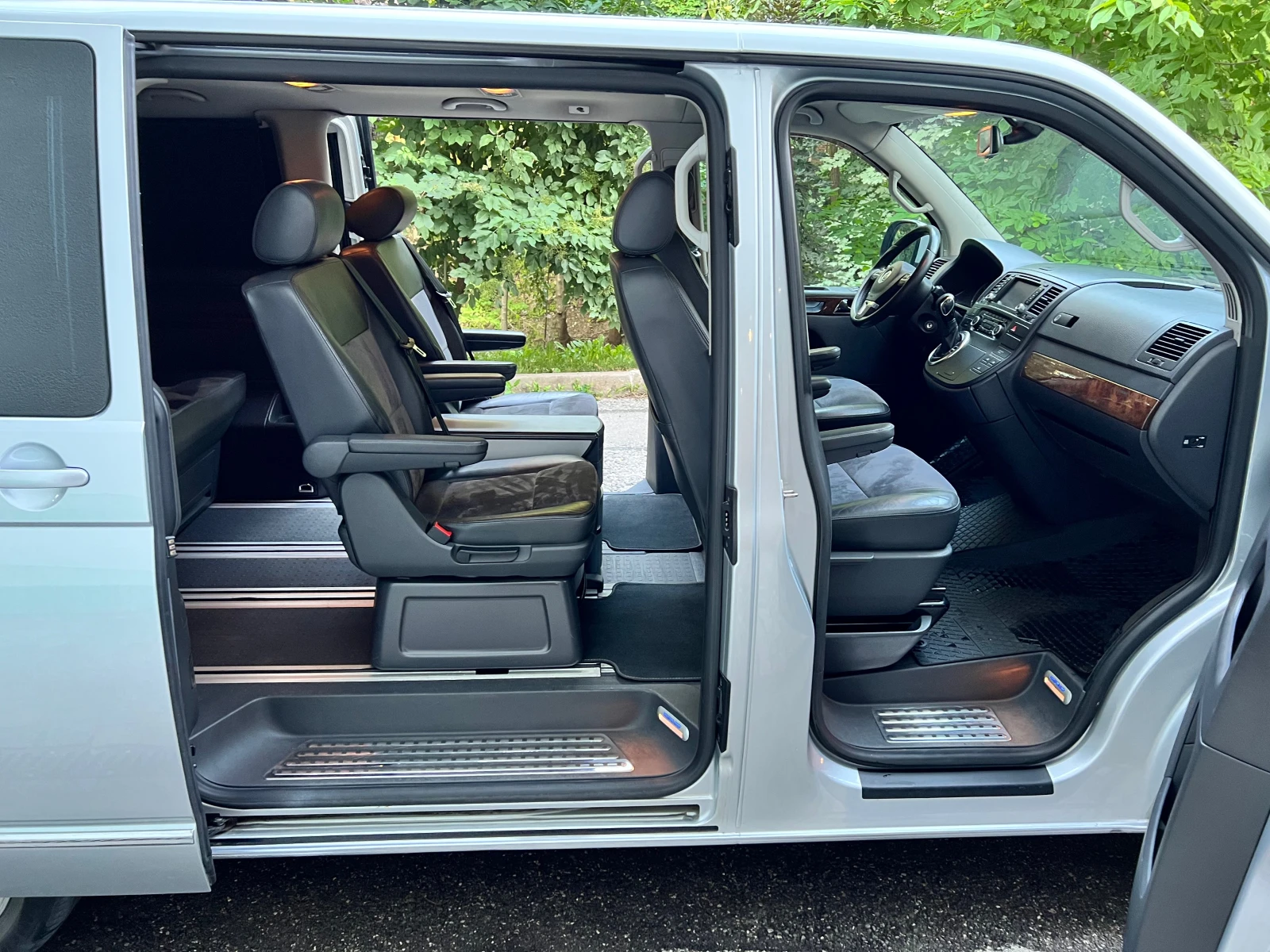 VW Multivan HIGHLINE, снимка 7 - Автомобили и джипове - 55193602