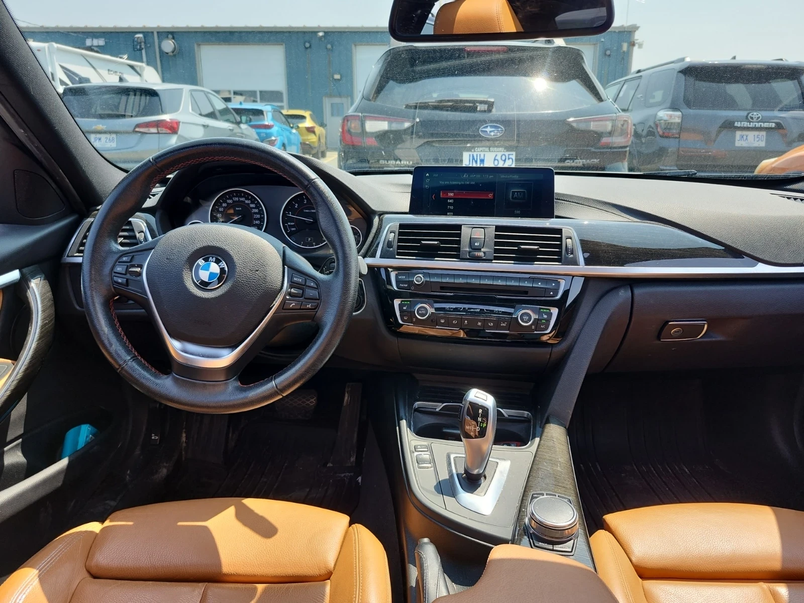 BMW 330 XDRIVE* 69000KM!* ПОДГРЕВ* ШИБИДАХ* ДВА КЛЮЧА, снимка 9 - Автомобили и джипове - 55206377