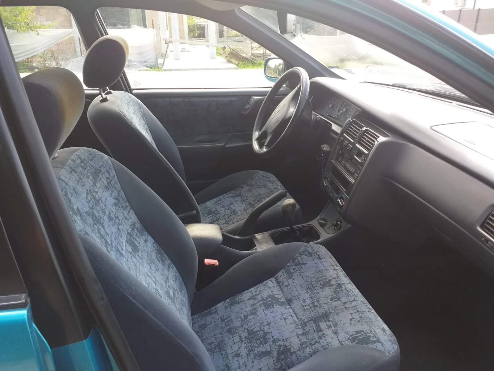 Toyota Carina, снимка 8 - Автомобили и джипове - 55603312
