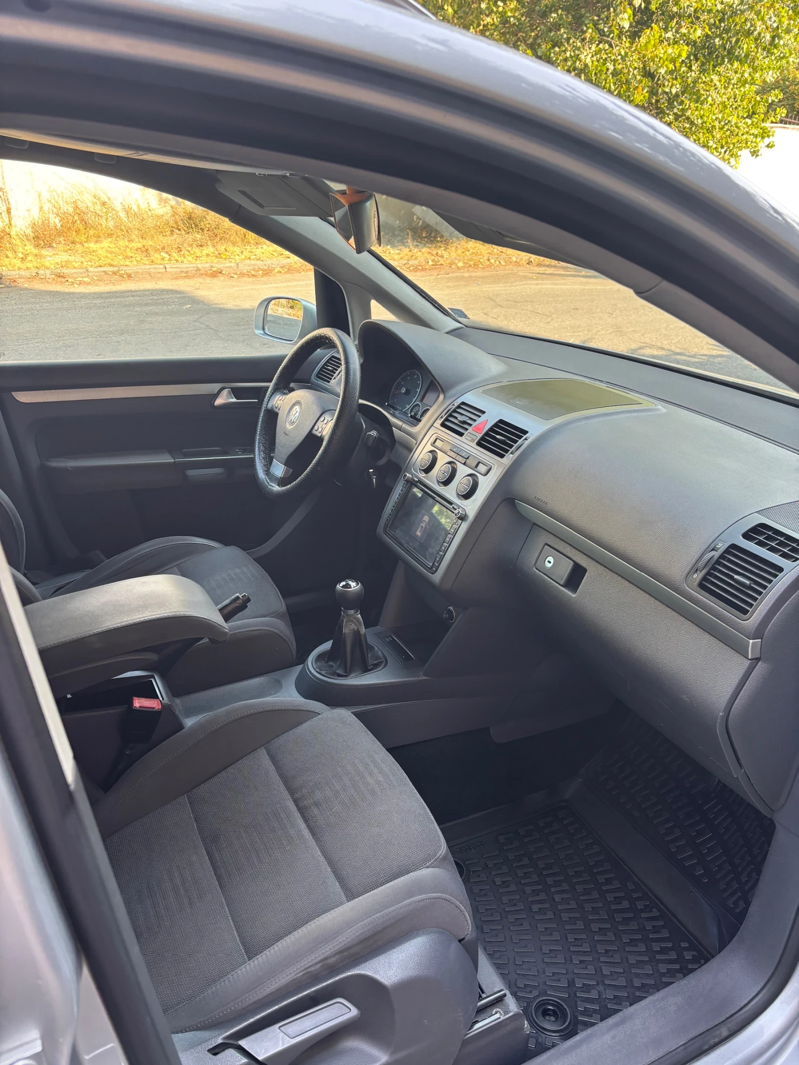 VW Touran 2.0 метан, снимка 7 - Автомобили и джипове - 56038527