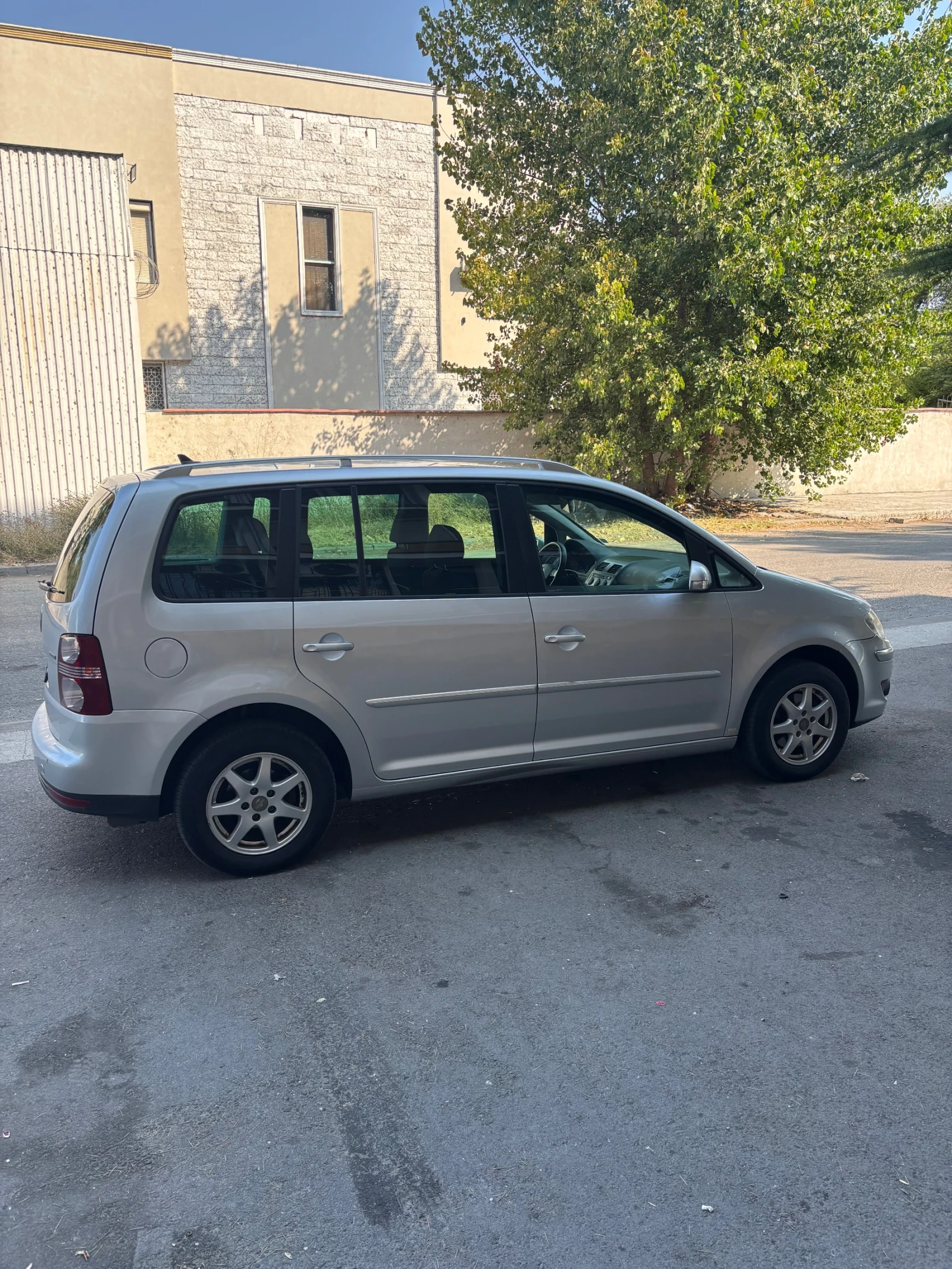 VW Touran 2.0 метан, снимка 3 - Автомобили и джипове - 56038527