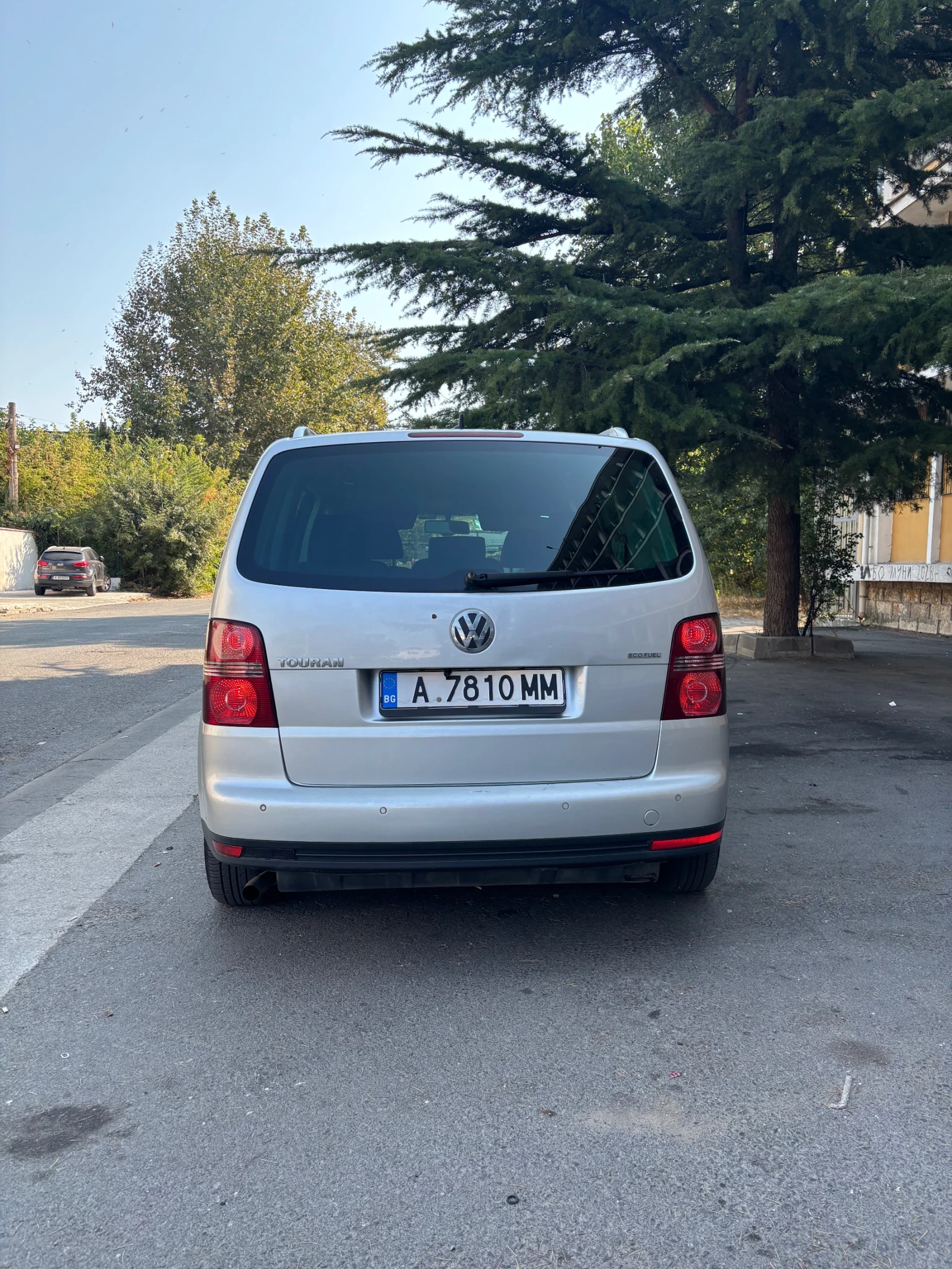 VW Touran 2.0 метан, снимка 4 - Автомобили и джипове - 56038527