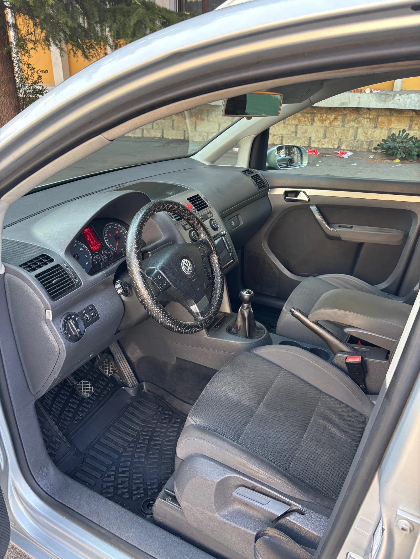VW Touran 2.0 метан, снимка 6 - Автомобили и джипове - 56038527