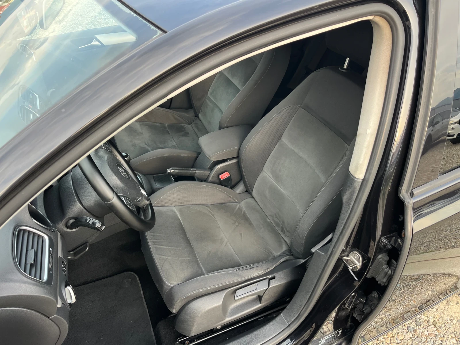 VW Golf 1.6TDI Хубав.Собствен лизинг!!!, снимка 11 - Автомобили и джипове - 56172607