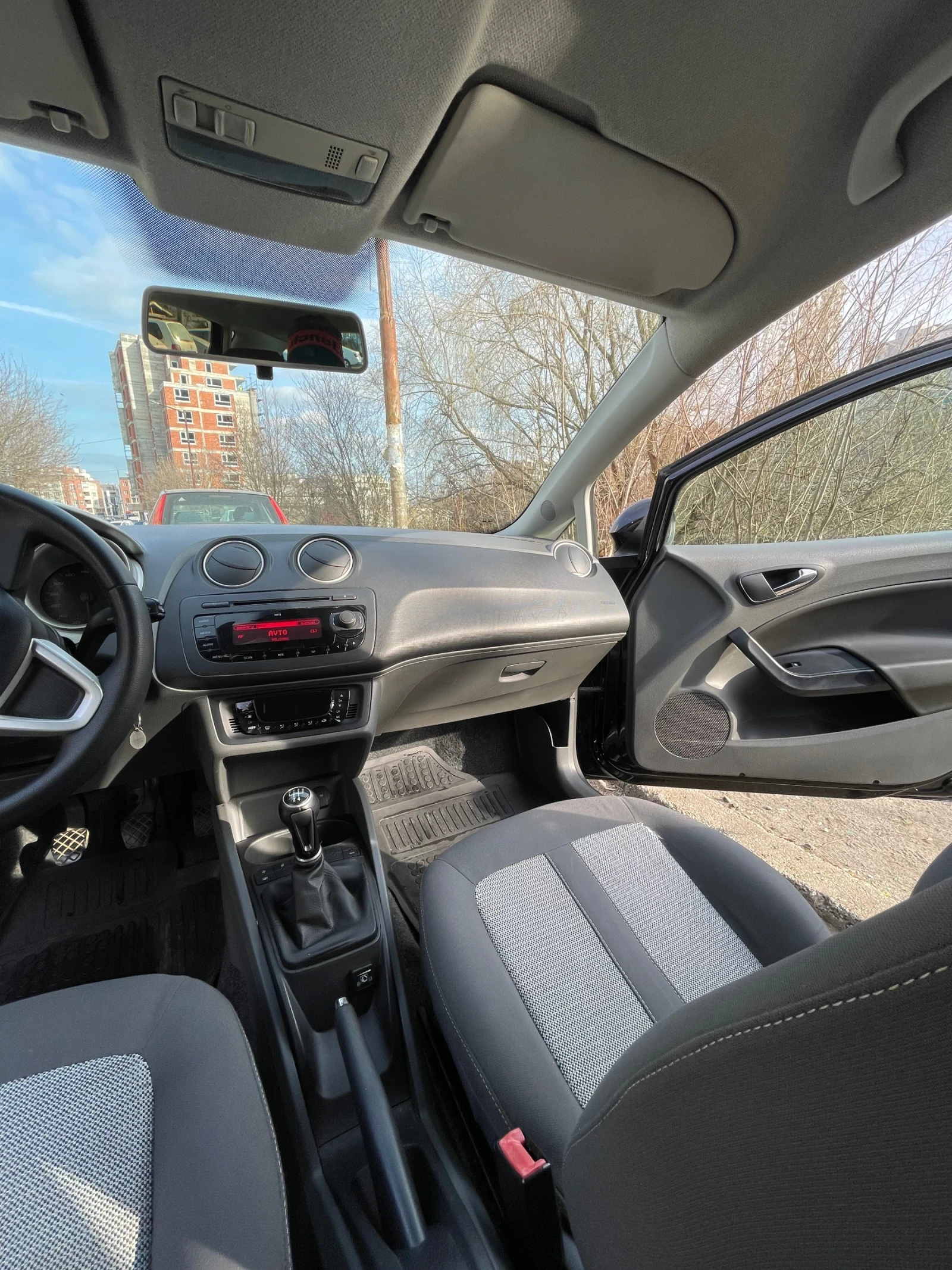 Seat Ibiza, снимка 12 - Автомобили и джипове - 56347939