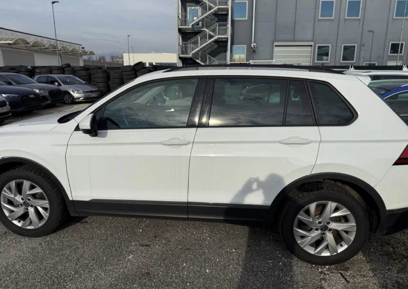 VW Tiguan 2.0TDi 4x4 ОЧАКВАМ ВНОС , снимка 3 - Автомобили и джипове - 48425014