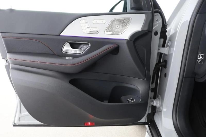 Mercedes-Benz GLE 53 4MATIC AMG NIGHT PANO BURMESTER 360 KEYLESS, снимка 7 - Автомобили и джипове - 51750472