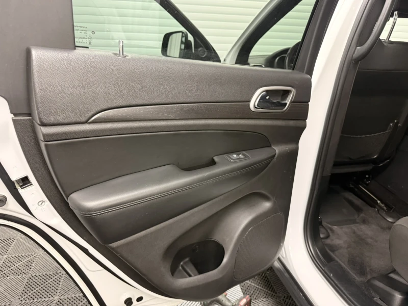 Jeep Grand cherokee Laredo 3.6 V6, снимка 13 - Автомобили и джипове - 53386393