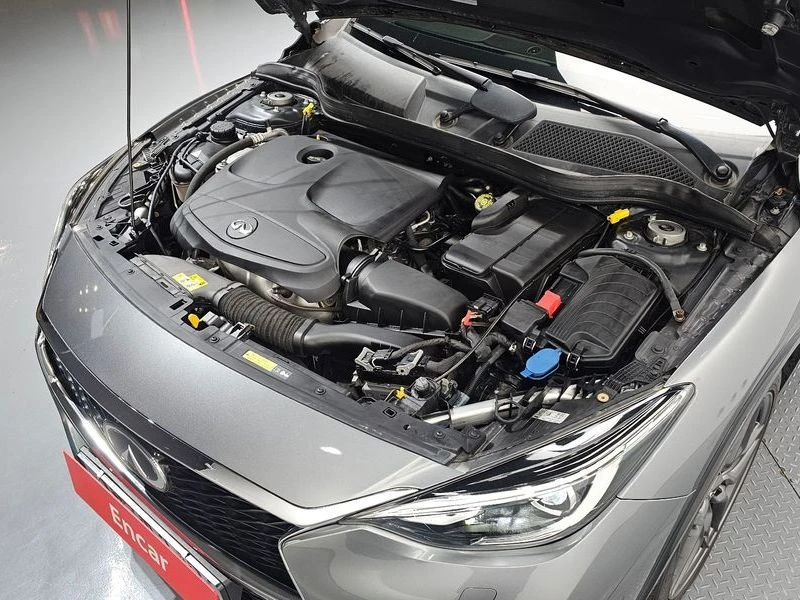 Infiniti Q30 2.0 270920 Automatic, снимка 17 - Автомобили и джипове - 55597582