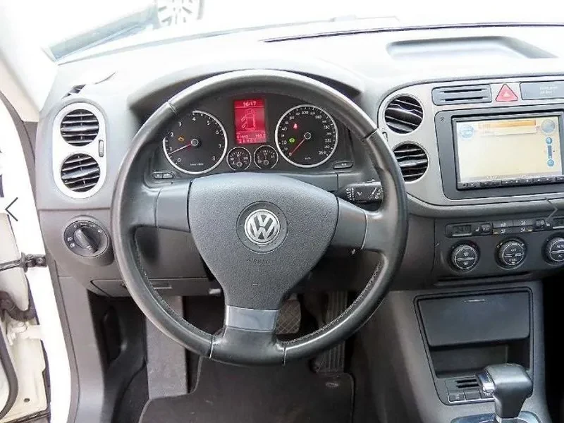 VW Tiguan 2.0 Tsi 5N, снимка 16 - Автомобили и джипове - 56112837