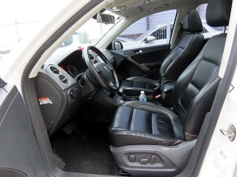 VW Tiguan 2.0 Tsi 5N, снимка 10 - Автомобили и джипове - 56112837