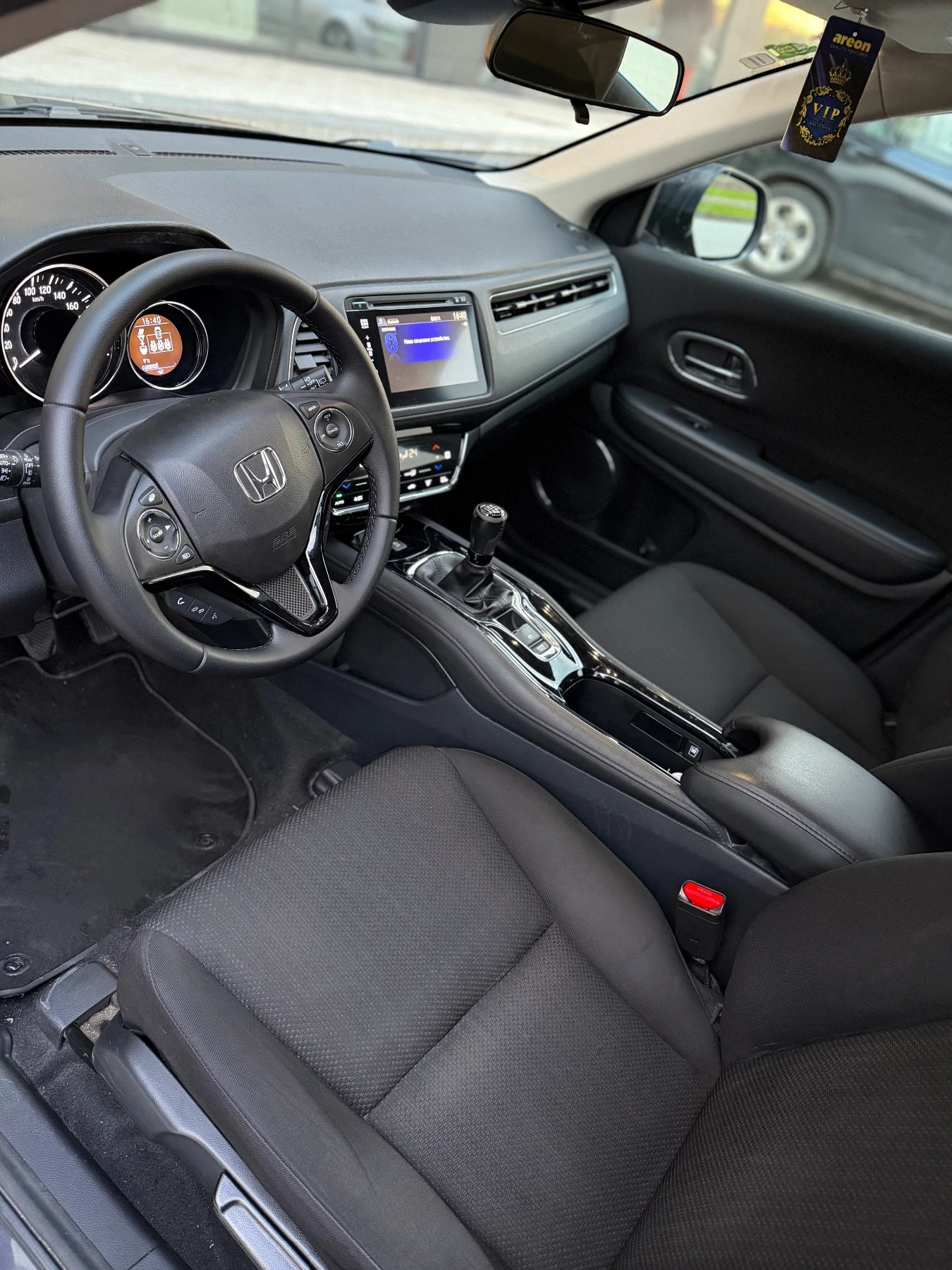 Honda Hr-v 1.6 DTEC, снимка 8 - Автомобили и джипове - 53908477