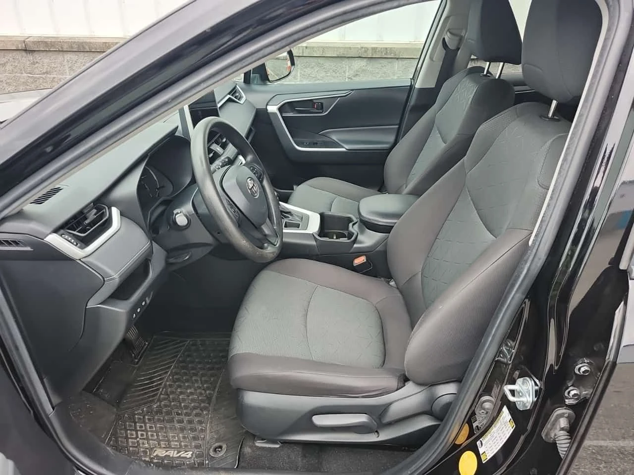 Toyota Rav4 * LE * CARFAX * ОПЦИЯ ЗА ФИНАНСИРАНЕ, снимка 5 - Автомобили и джипове - 55510557