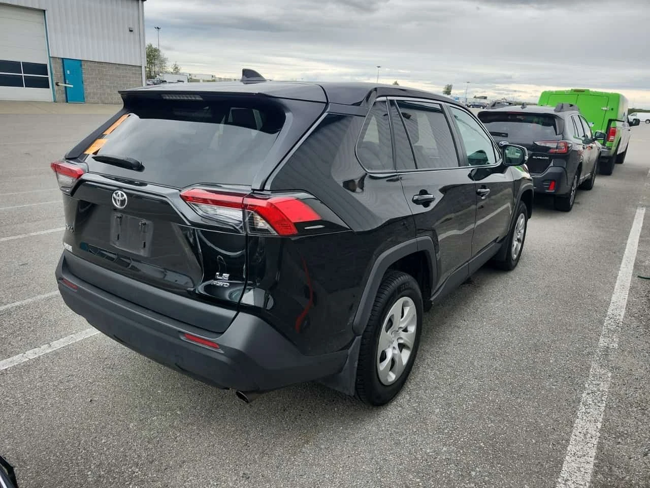 Toyota Rav4 * LE * CARFAX * ОПЦИЯ ЗА ФИНАНСИРАНЕ, снимка 3 - Автомобили и джипове - 55510557