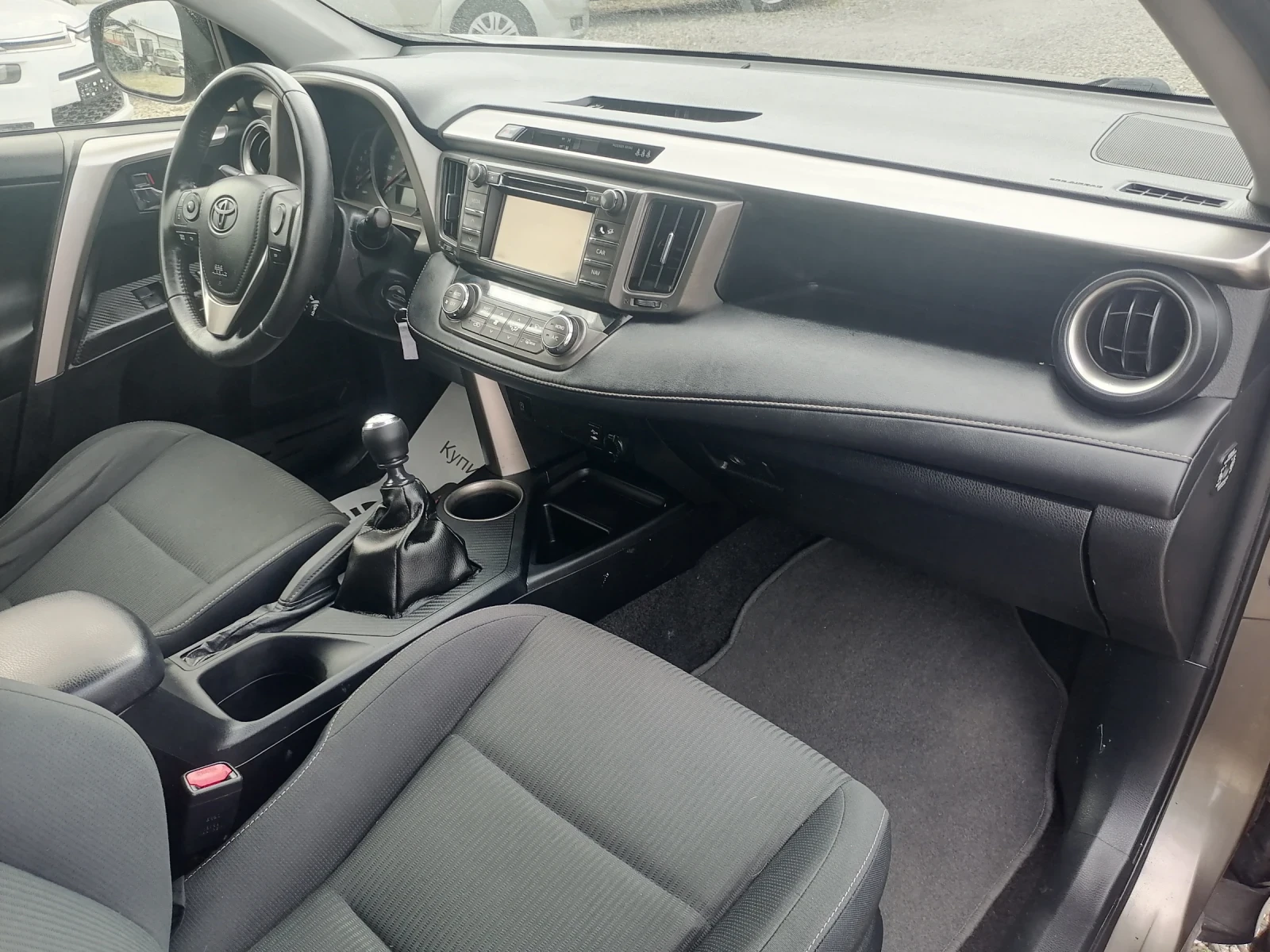 Toyota Rav4 2, 0 D4D, снимка 14 - Автомобили и джипове - 56312855
