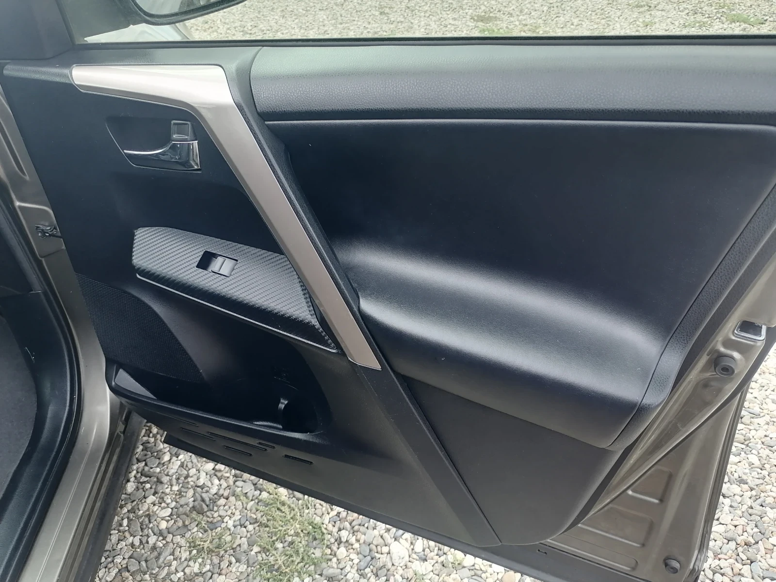 Toyota Rav4 2, 0 D4D, снимка 17 - Автомобили и джипове - 56312855