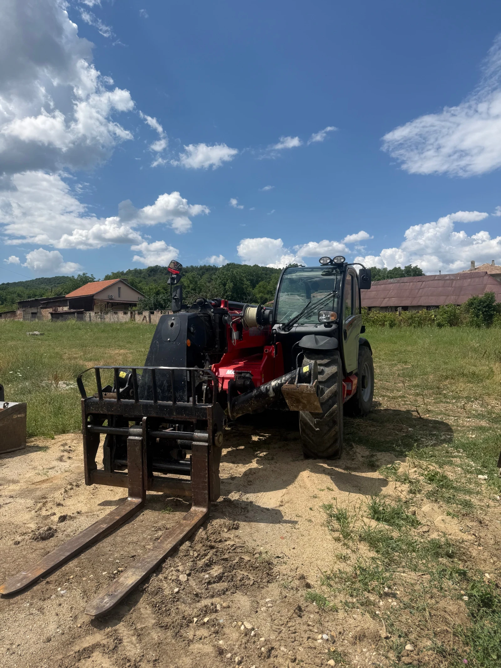 Телескопичен товарач Manitou MT1335