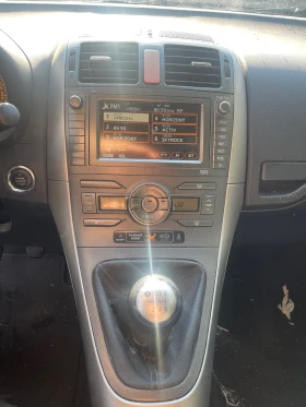 Toyota Auris 2.2D-CAT 177кс. НА ЧАСТИ, снимка 11