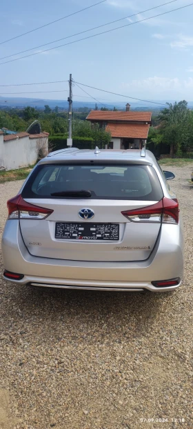 Toyota Auris 1.8 Hybrid 112000km, снимка 2