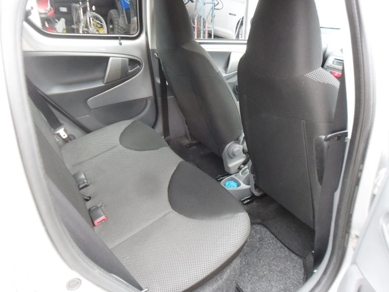 Toyota Aygo 1, 0i-KLIMATIK-FACE-БГрегистрация, снимка 11 - Автомобили и джипове - 44682892