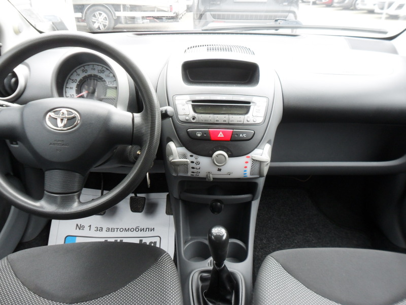 Toyota Aygo 1, 0i-KLIMATIK-FACE-БГрегистрация, снимка 12 - Автомобили и джипове - 44682892