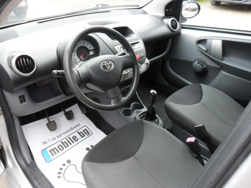 Toyota Aygo 1, 0i-KLIMATIK-FACE-БГрегистрация, снимка 8 - Автомобили и джипове - 44682892