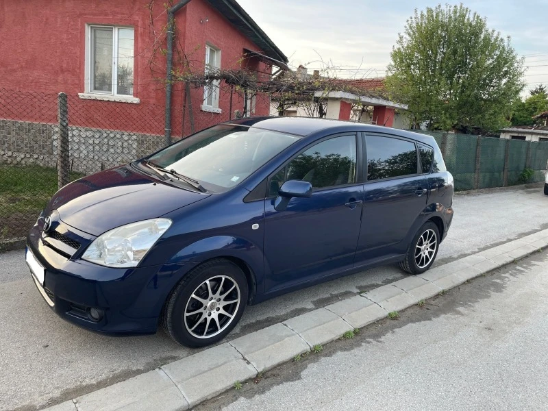 Toyota Corolla verso 2.2 D4D, снимка 1 - Автомобили и джипове - 46586874