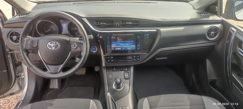 Toyota Auris 1.8 Hybrid 112000km, снимка 8 - Автомобили и джипове - 49501259