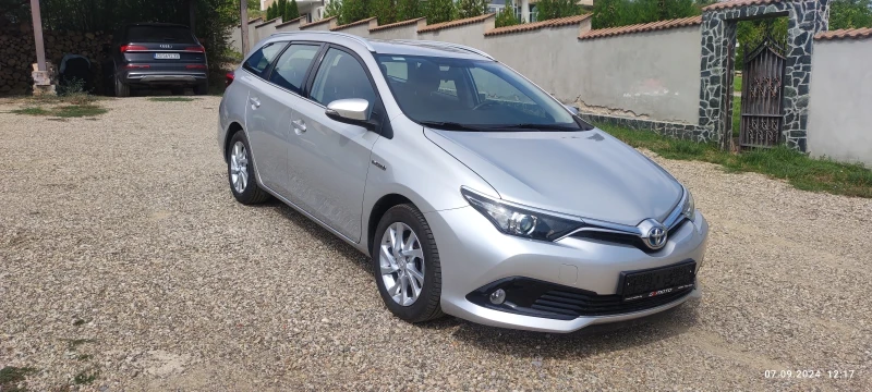 Toyota Auris 1.8 Hybrid 112000km, снимка 4 - Автомобили и джипове - 49501259