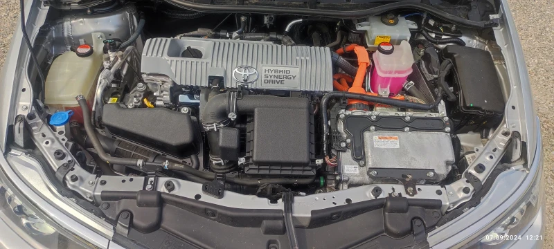 Toyota Auris 1.8 Hybrid , снимка 14 - Автомобили и джипове - 47988164