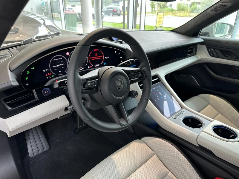 Porsche Taycan Turbo/Facelift/Pano/Burmester/21zoll, снимка 10 - Автомобили и джипове - 48670417