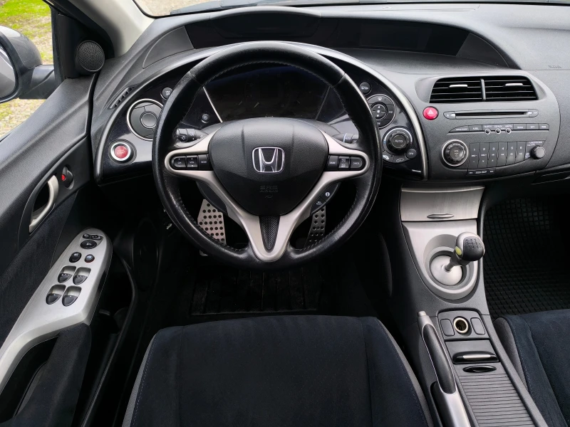 Honda Civic 1.8i-140кс-6 скорости-КЛИМАТРОНИК-ТОП СЪСТОЯНИЕ !!, снимка 11 - Автомобили и джипове - 52629529
