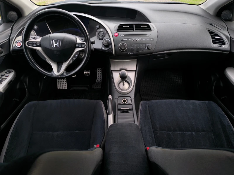 Honda Civic 1.8i-140кс-6 скорости-КЛИМАТРОНИК-ТОП СЪСТОЯНИЕ !!, снимка 13 - Автомобили и джипове - 52629529