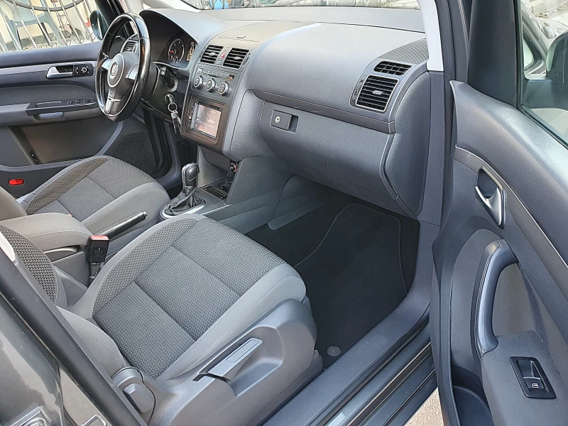 VW Touran 1.6TDI-105k.s. 7 МЕСТА!, снимка 11 - Автомобили и джипове - 52923366