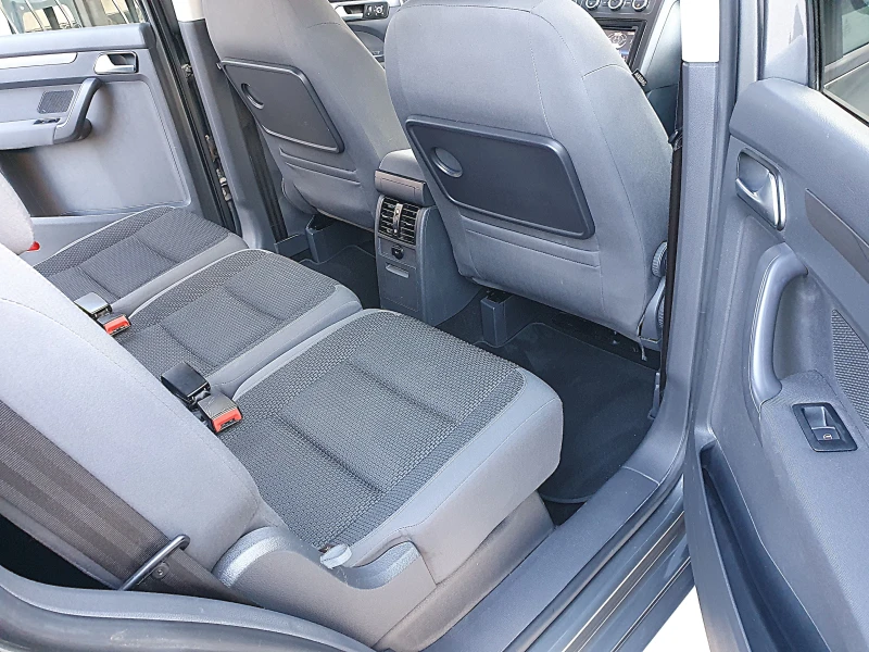 VW Touran 1.6TDI-105k.s. 7 МЕСТА!, снимка 12 - Автомобили и джипове - 52923366