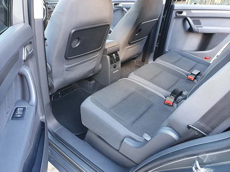 VW Touran 1.6TDI-105k.s. 7 МЕСТА!, снимка 13 - Автомобили и джипове - 52923366