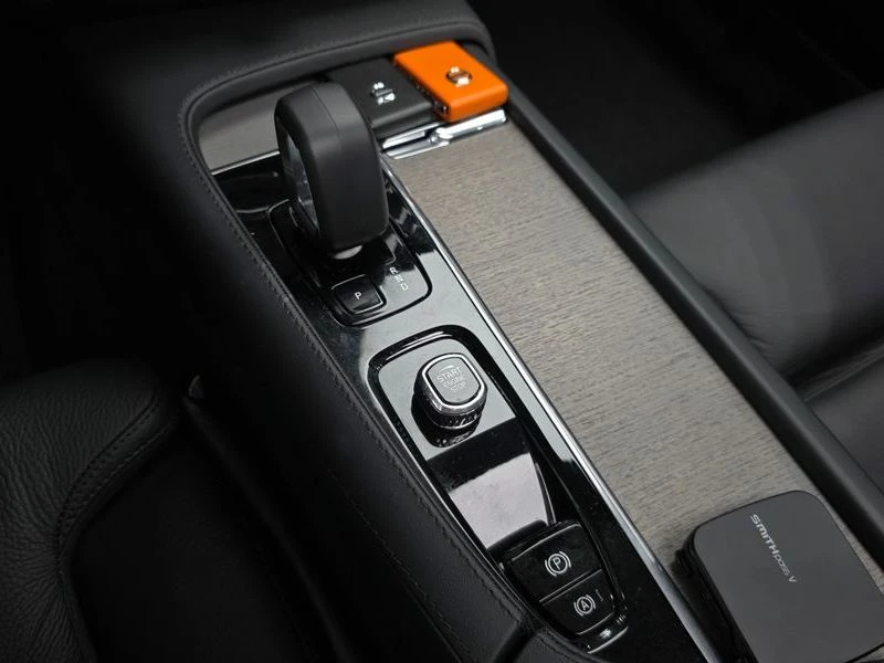 Volvo V90 2.0 Automatic, снимка 8 - Автомобили и джипове - 55974791