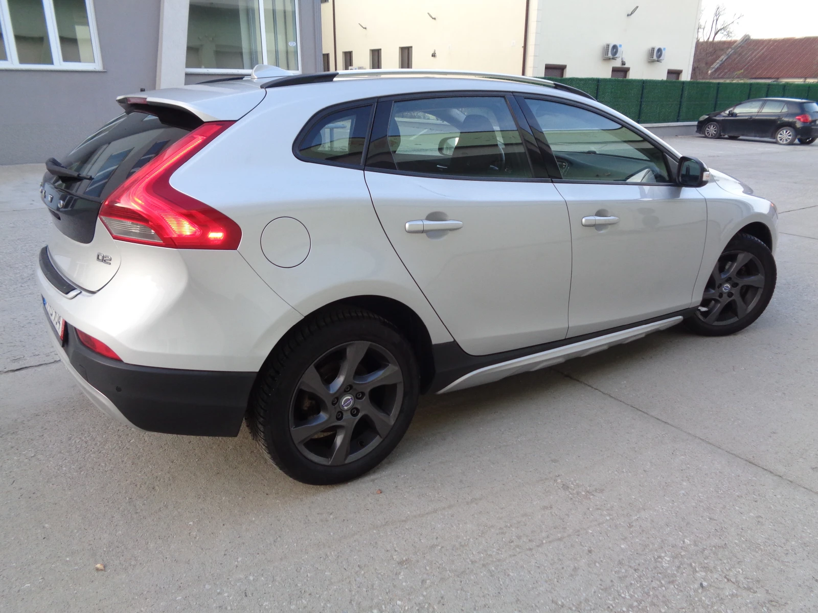 Volvo V40 Cross Country 1.6HDI-D2-115-BARTER-LIZING - изображение 4