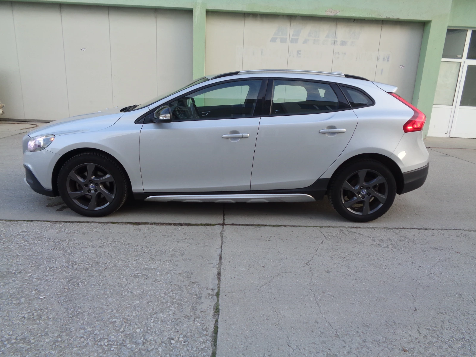 Volvo V40 Cross Country 1.6HDI-D2-115-BARTER-LIZING - изображение 8