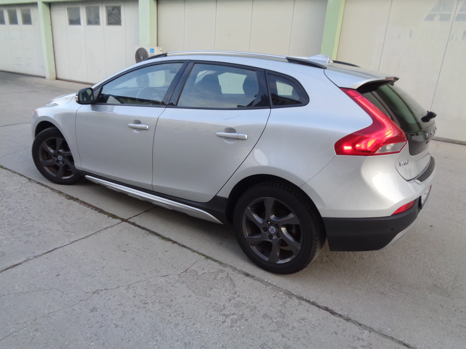 Volvo V40 Cross Country 1.6HDI-D2-115-BARTER-LIZING - изображение 3