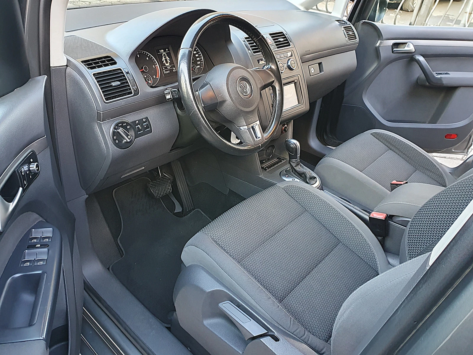 VW Touran 1.6TDI-105k.s. 7 МЕСТА! - изображение 10