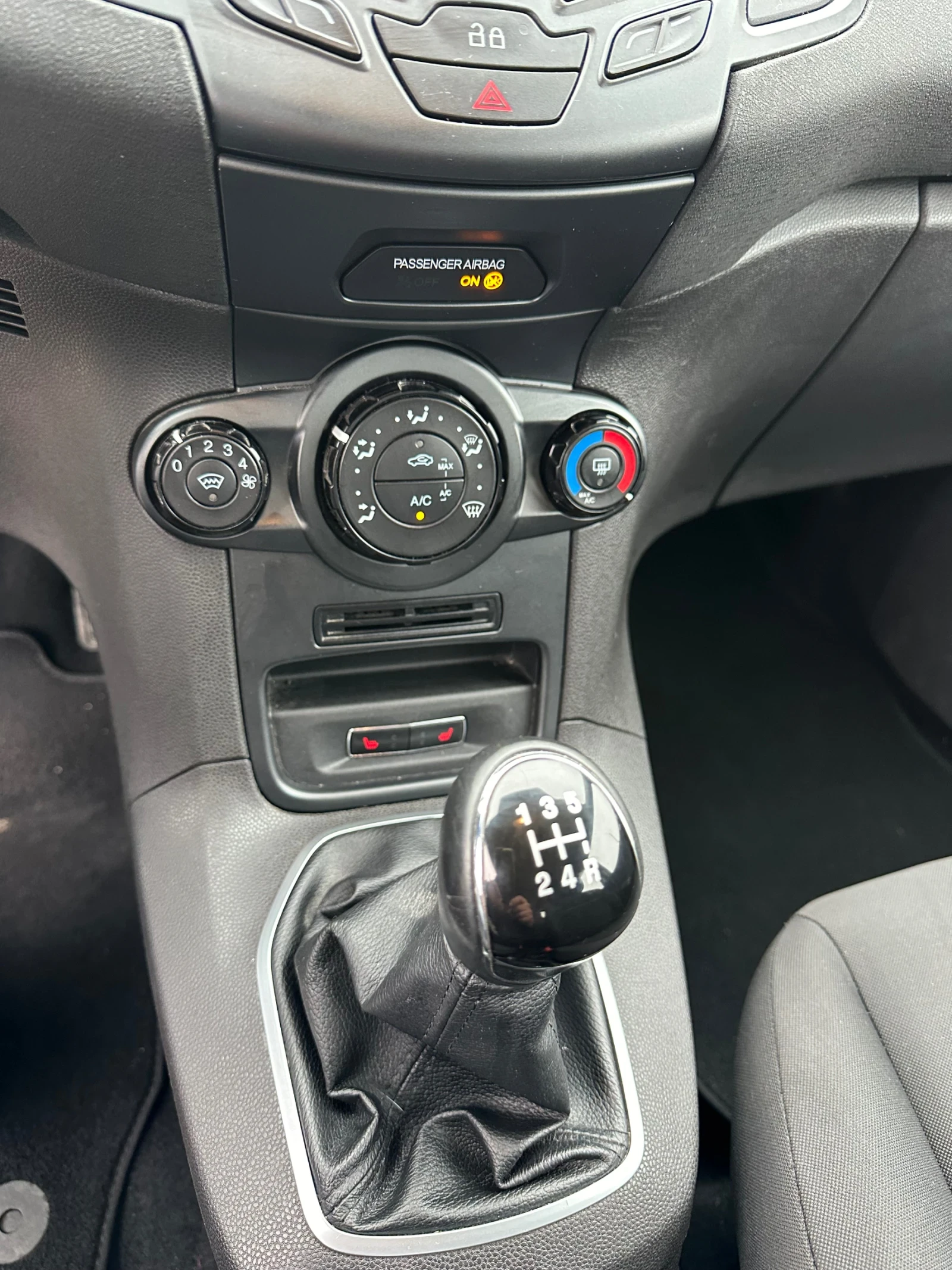 Ford Fiesta 1.6 TDCI - изображение 10